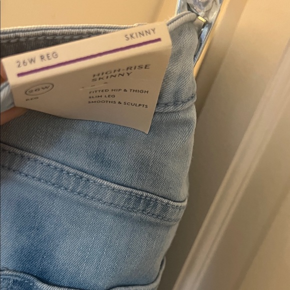 Plus size Universal Thread Women’s size 26W high rise Blue Jeans - Picture 3 of 6